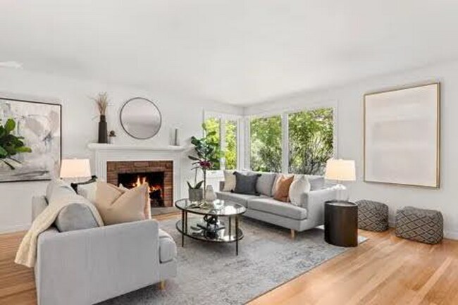 Primary Photo - Charming 3bd/3bth Mid Century Home in Lark...