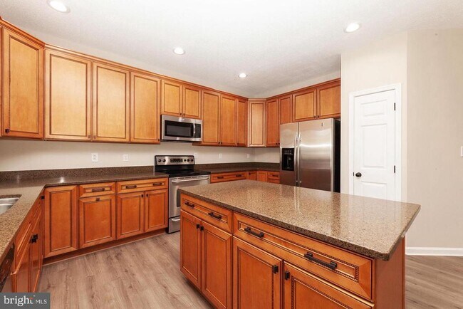 Building Photo - 1011 Martin Dr