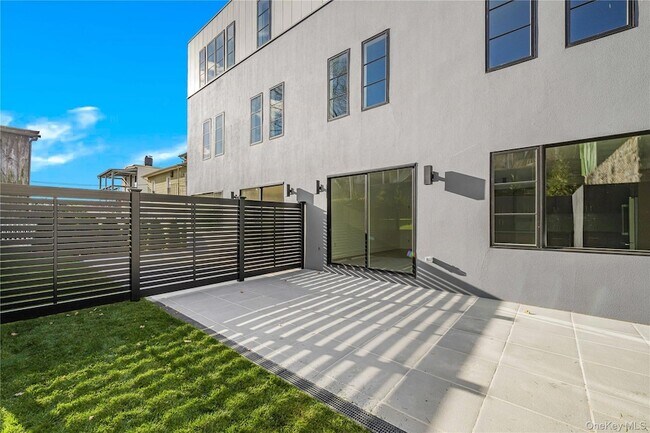 Building Photo - 156 Palisade St