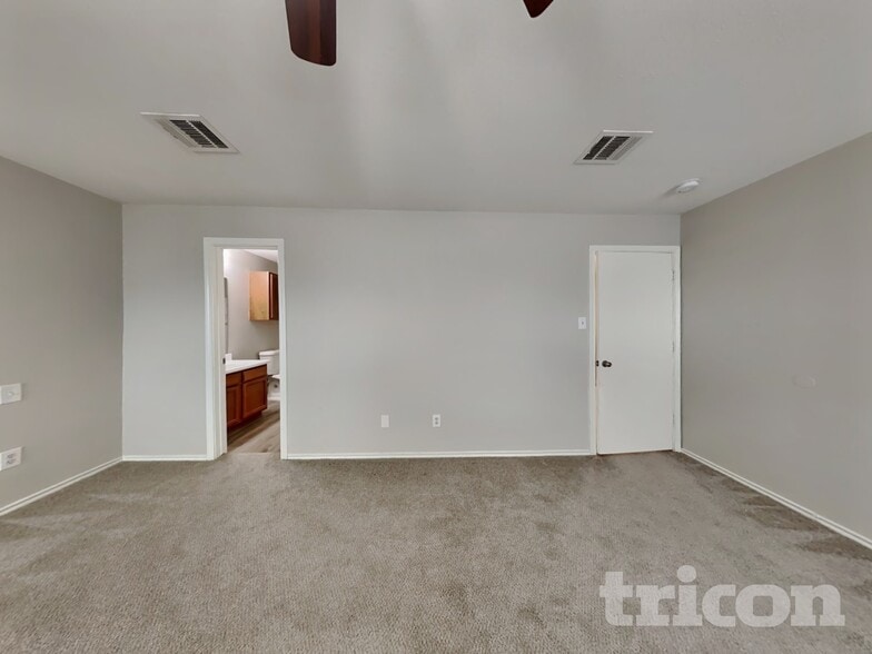 Building Photo - 2910 Candleside Dr