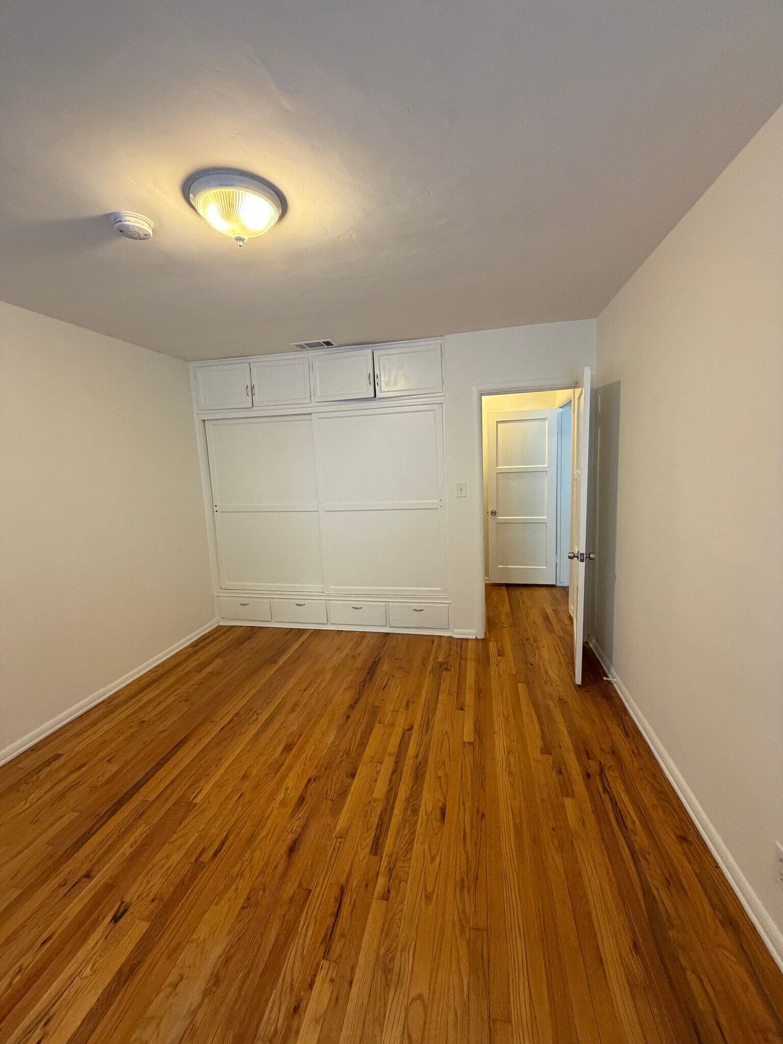 Building Photo - 143 N Maple St