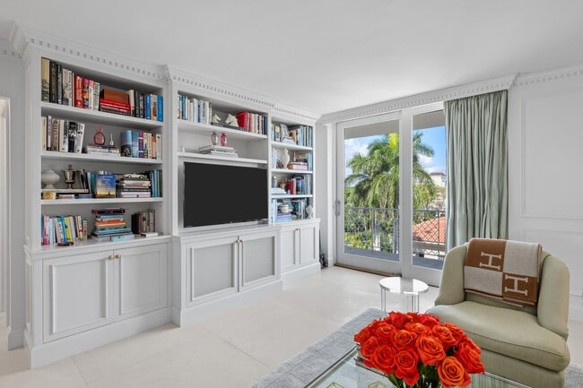 Building Photo - 354 Chilean Ave