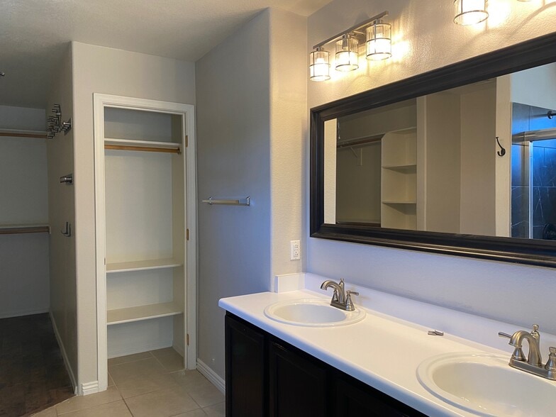 Building Photo - 8231 W Lapis Moon Ln