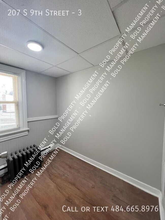 Building Photo - 207 S 9th St