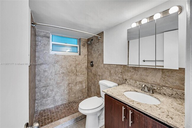 Building Photo - 701 Collins Ave