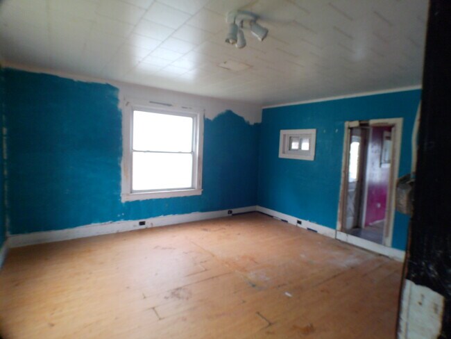 Building Photo - 1035 E Main St