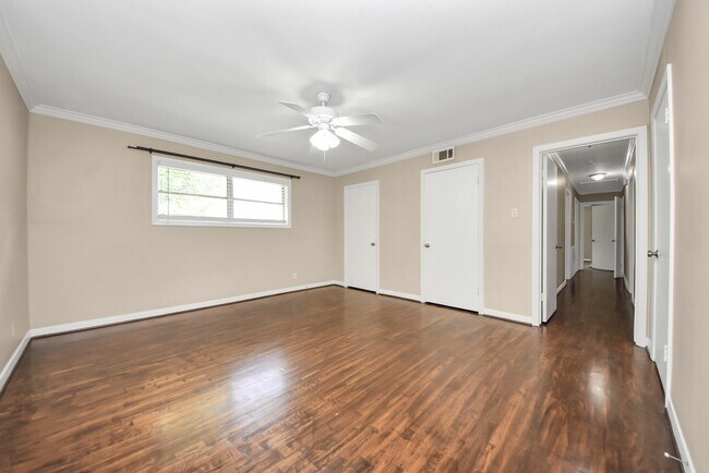 Building Photo - 4422 Nenana Dr