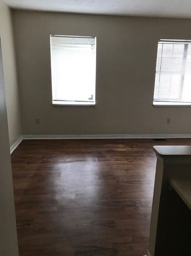 Building Photo - 3 bedroom, 2.5 bathroom townhome: Timber Ridge