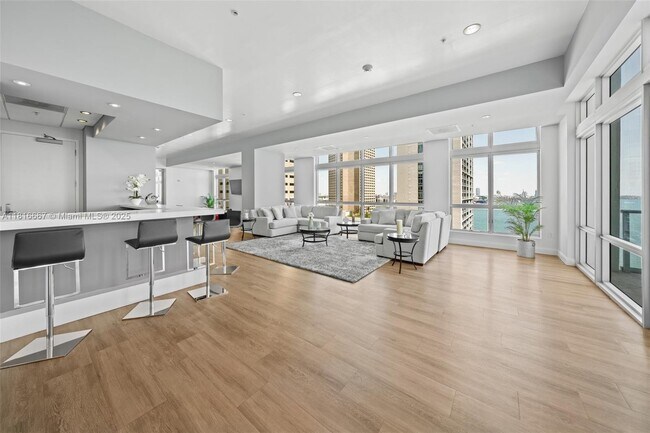Building Photo - 300 S Biscayne Blvd
