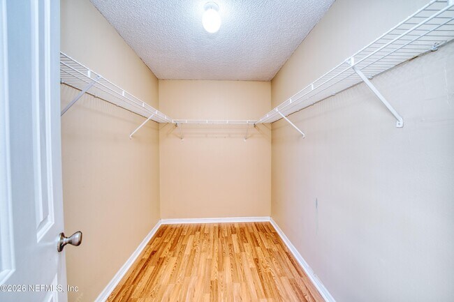 Building Photo - 5628 Loma Vista Dr W