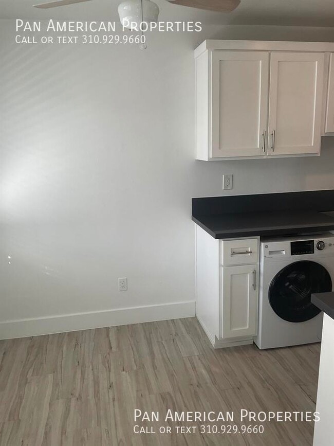 Building Photo - 5136 E Livingston Dr