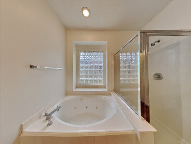 Building Photo - 4428 Blossomwood Dr
