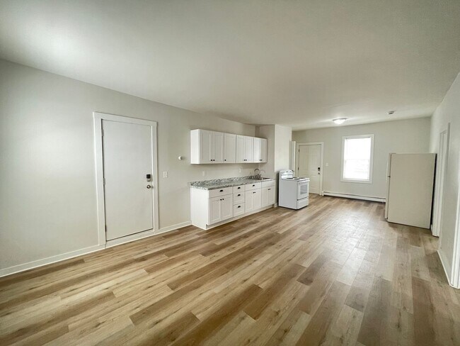 Building Photo - 124 Beech St