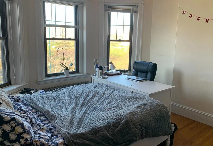 Building Photo - 174 Saint Alphonsus St