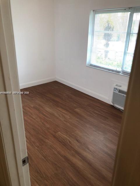 Building Photo - 6941 Bay Dr