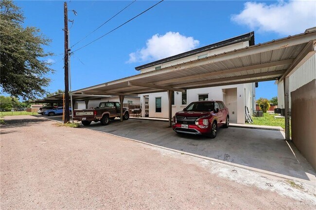 Building Photo - 420 W Chavez St