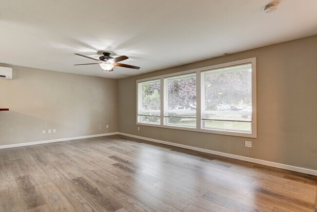 Building Photo - Updated 3 Bedroom, 2 Bath Home with Spacio...