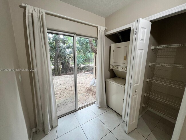 Building Photo - 1250 SE 31st Ct