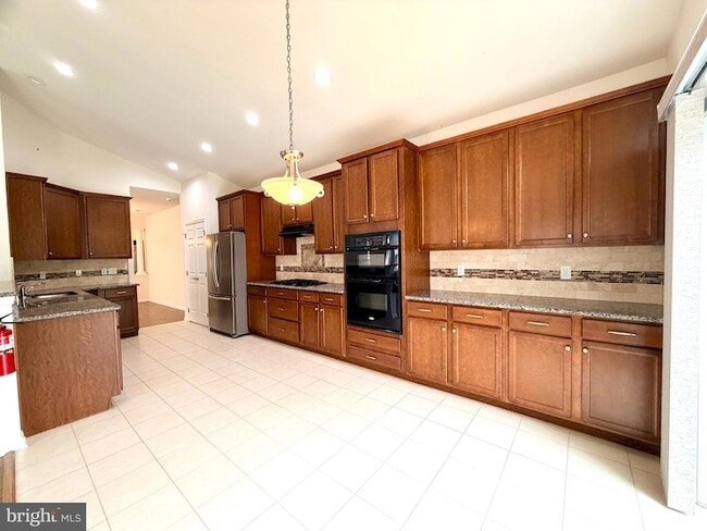 Building Photo - 37 Murano Dr