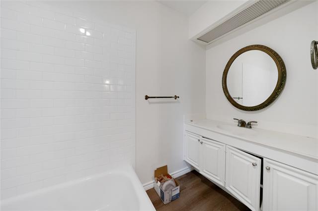 Building Photo - 3021 Pinewood Dr