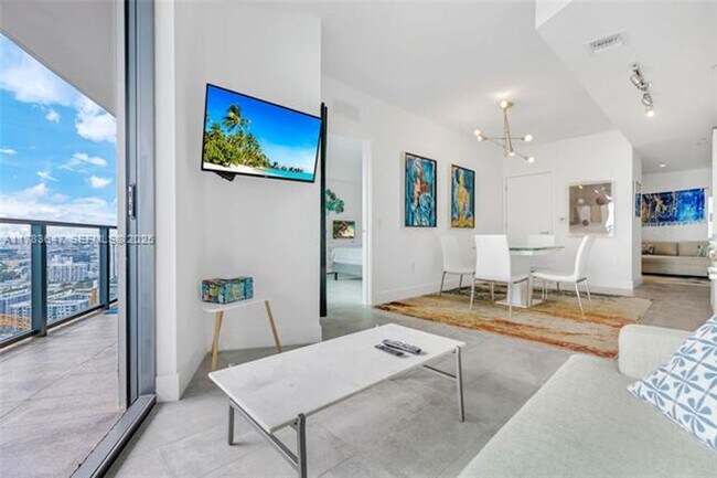 Building Photo - 501 NE 31st St