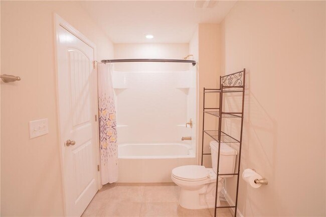 Building Photo - 2420 Boxwalking Ct