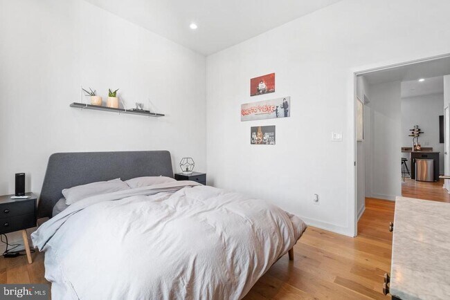 Building Photo - 1617 Hope St