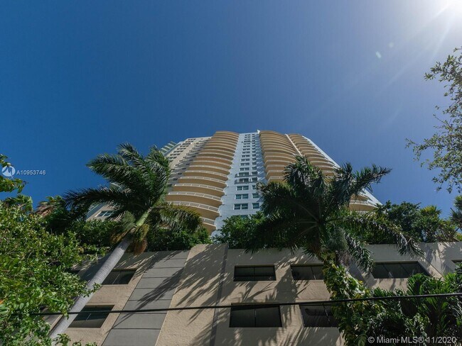 Building Photo - 2475 Brickell Ave