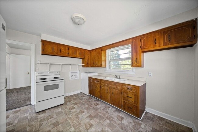 Building Photo - 3 Bedroom Home For Rent Near Lowes On Madison Street!