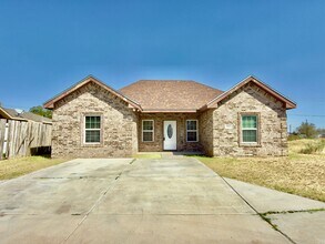 Building Photo - For Rent