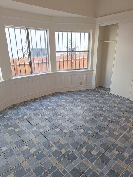 Building Photo - 1280 W 38th St