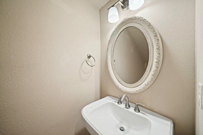 Building Photo - 1121 Beall Landing Ct