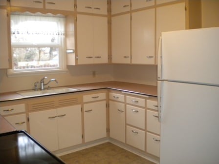 Building Photo - SPACIOUS single family home with double ga...