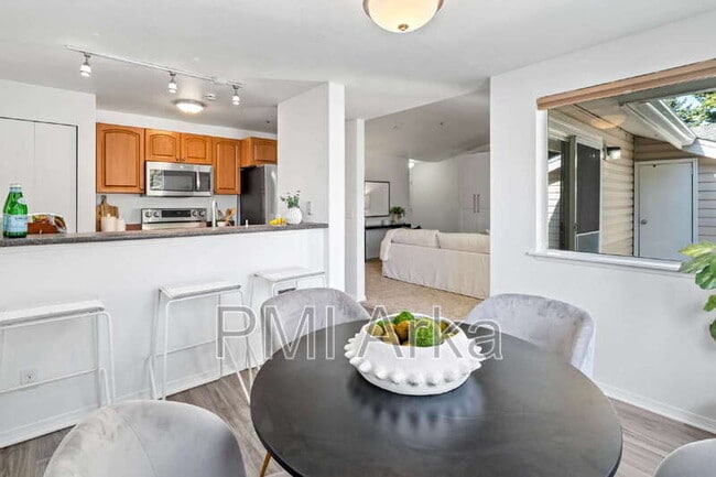 Building Photo - 19230 Forest Park Dr NE