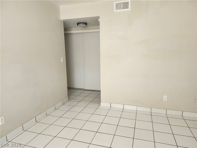Building Photo - 4737 Thunderbolt Ave