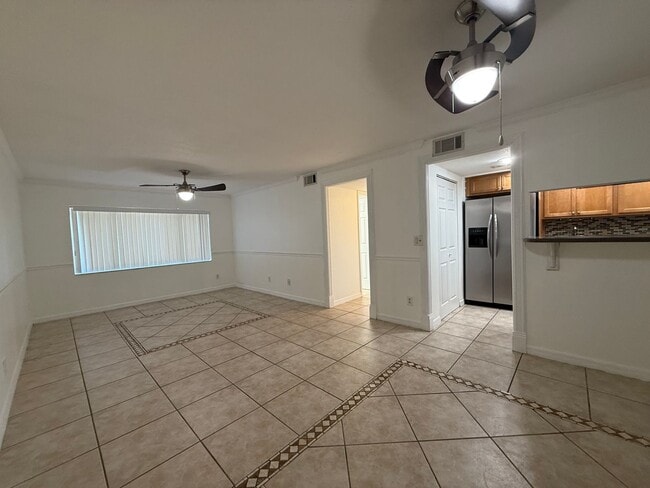 Building Photo - Spacious 2 bedroom 2 bathroom condo in gated community