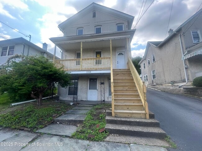 Primary Photo - 1344 Washington St