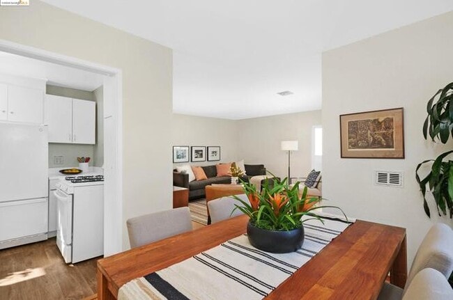 Building Photo - 24639 Leona Dr