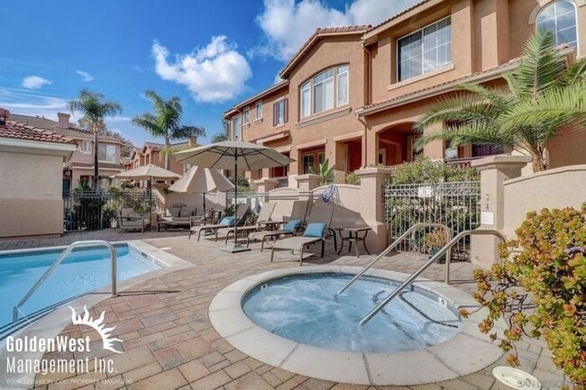 Building Photo - Immaculate 3Bdm 2.5Ba Townhouse with  2-Car Garage