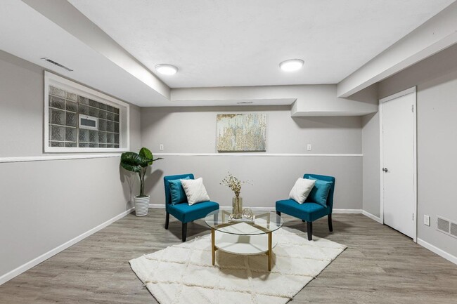 Building Photo - Miller Beach Living FREE Application Fee !