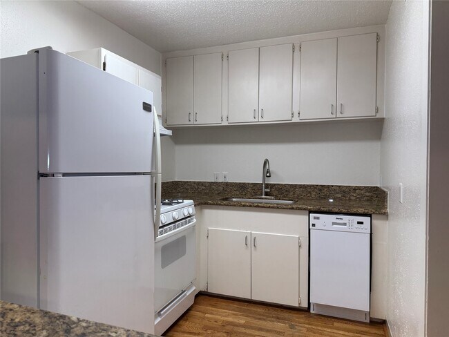 Building Photo - 1801 Cortlandt St