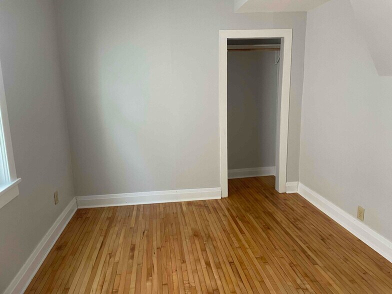 Building Photo - 220 S 61st Ave W