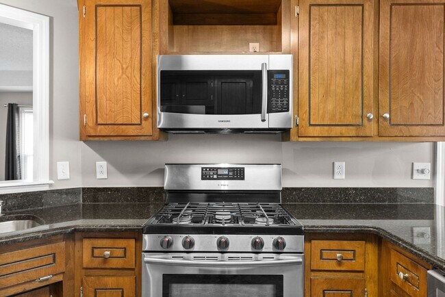 Building Photo - 4 Bedroom Home For Rent in St. B Area of Clarksville!