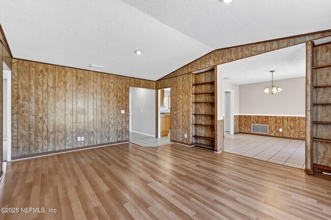 Building Photo - 551 William Penn St