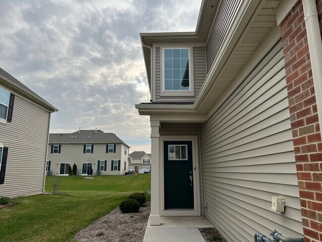 Building Photo - 1231 Hawk Hollow Dr