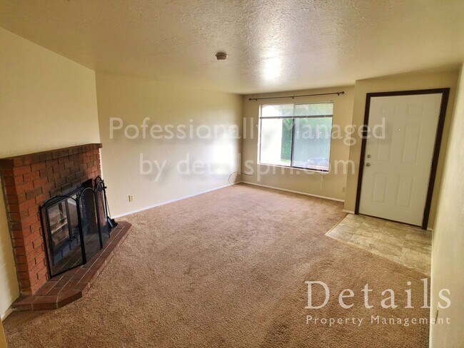 Building Photo - 9467/9469 Silverdale Loop Rd NW