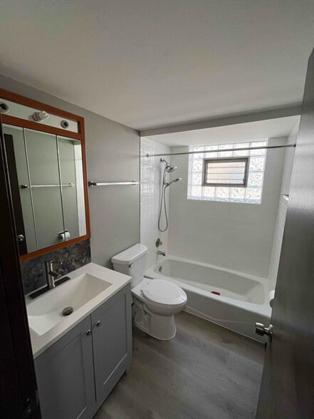 Building Photo - 643 Jeffery Ave