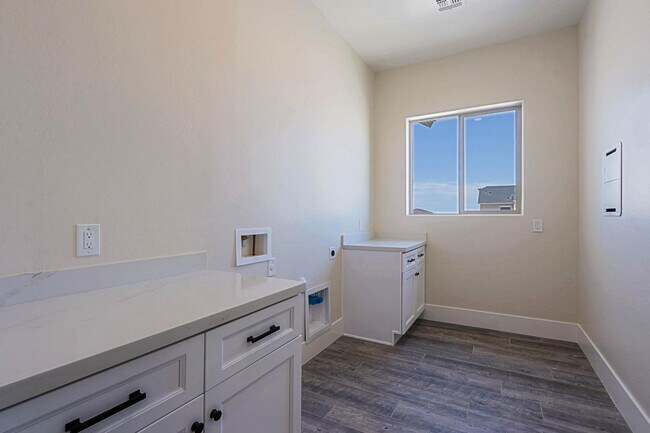 Building Photo - 2351 E Cana Ln