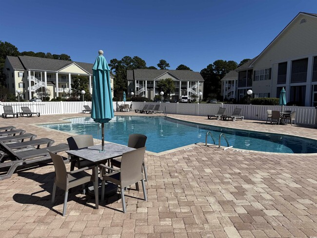 Building Photo - 5858 Longwood Dr