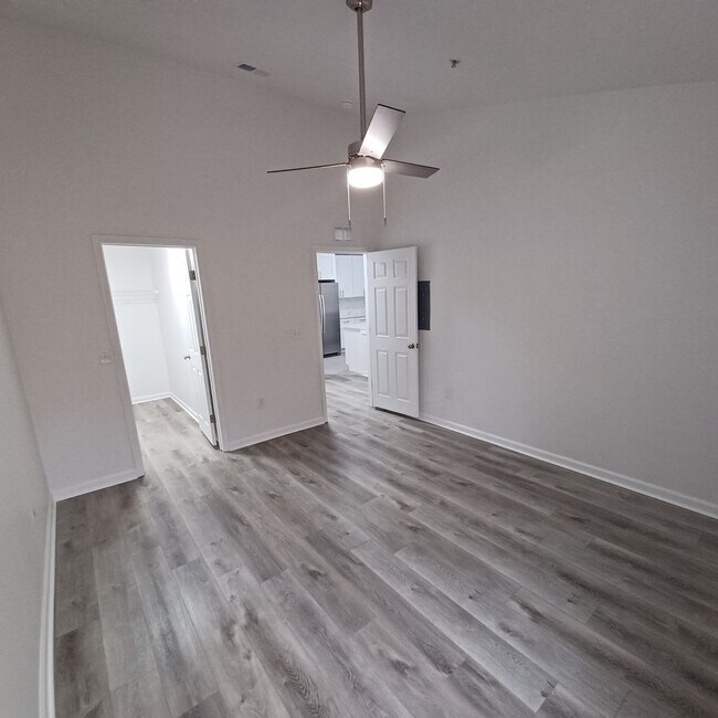 Building Photo - Cozy 1 BR 1 BA Condo